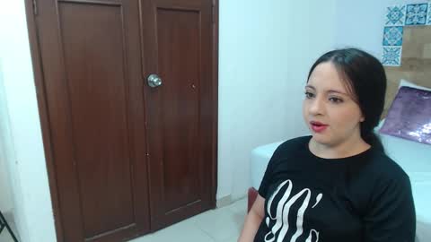 Snapshot of scarletlevis chatting on 10.09.25 scarlet online show from 10.09.25