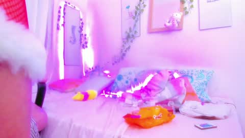 Snapshot of scarletliz chatting on 12.17.24 Scarletliz online show from 12.17.24