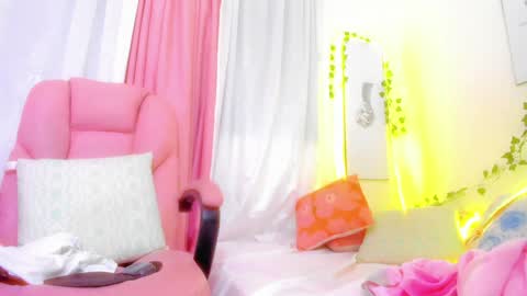 Snapshot of scarletliz chatting on 12.18.24 Scarletliz online show from 12.18.24