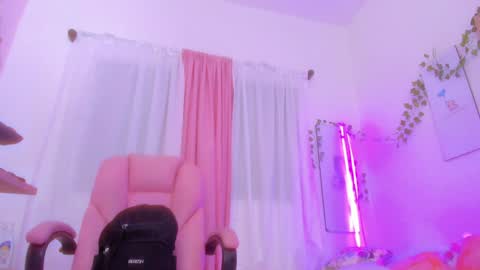 Snapshot of scarletliz chatting on 12.20.24 Scarletliz online show from 12.20.24