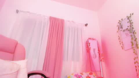 Snapshot of scarletliz chatting on 12.29.24 Scarletliz online show from 12.29.24