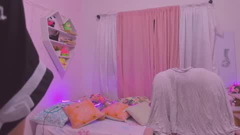 Snapshot of scarletliz chatting on 02.24.25 Scarletliz online show from 02.24.25