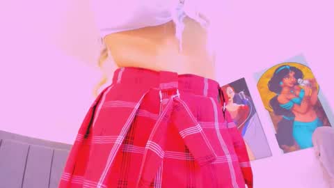 Snapshot of scarletliz chatting on 09.30.25 Scarletliz online show from 09.30.25