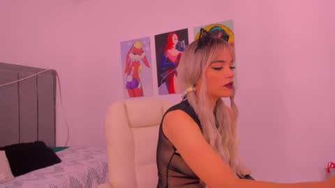 Snapshot of scarletliz chatting on 10.09.25 Scarletliz online show from 10.09.25