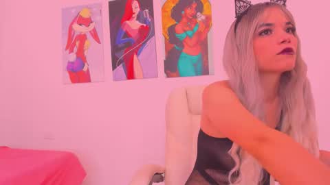 Snapshot of scarletliz chatting on 10.20.25 Scarletliz online show from 10.20.25