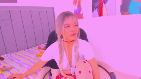 Snapshot of scarletliz chatting on 11.13.25 Scarletliz online show from 11.13.25