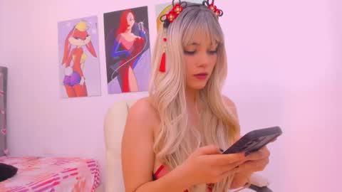 Snapshot of scarletliz chatting on 11.24.25 Scarletliz online show from 11.24.25