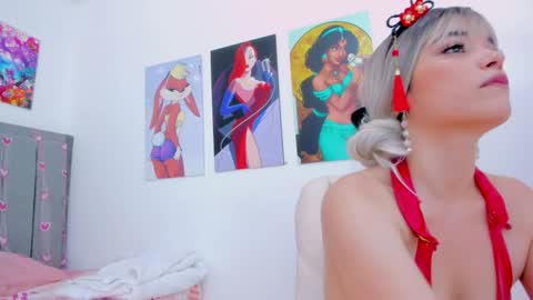 Snapshot of scarletliz chatting on 12.05.25 Scarletliz online show from 12.05.25