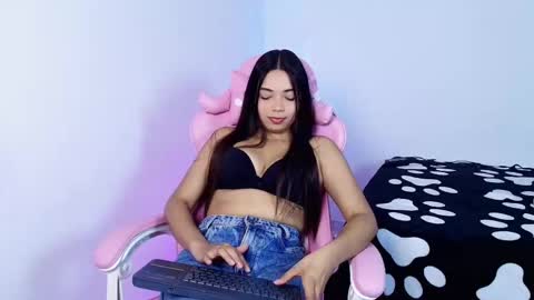 Snapshot of scarletmoonxxx chatting on 02.14.26 scarletmoonxxx online show from 02.14.26