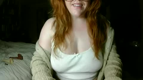 Snapshot of scarletsiren1996 chatting on 06.20.26 BabyEmber online show from 06.20.26