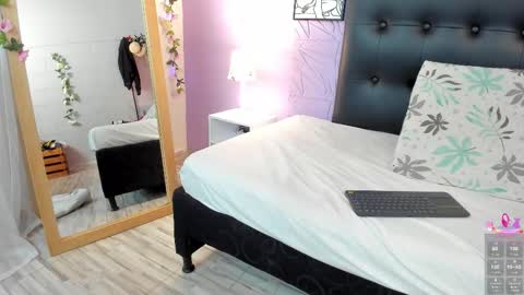 Snapshot of scarlett_1007 chatting on 09.19.25 Scarlett online show from 09.19.25