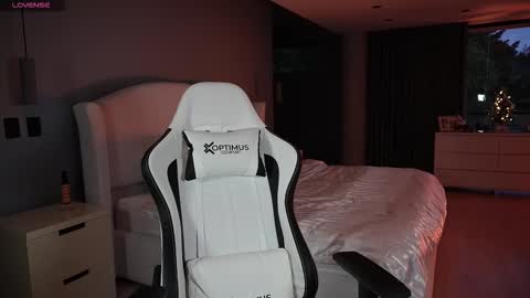 Snapshot of scarlett__baker11 chatting on 12.02.25 juli online show from 12.02.25