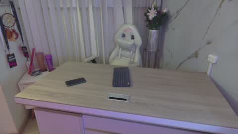 Snapshot of scarlett_collins01 chatting on 01.27.25 Scarlett Collins online show from 01.27.25