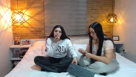 Snapshot of scarlett_evance chatting on 11.24.25 Scarlett and Jazmin online show from 11.24.25