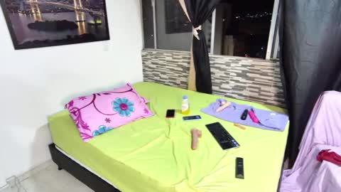 Snapshot of scarlett_evanz_ chatting on 12.18.24 Scarlett Evans online show from 12.18.24