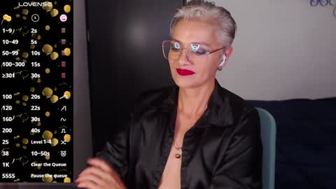 Snapshot of scarlett_paris chatting on 01.10.25 Scarlett online show from 01.10.25