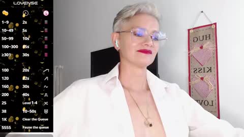 Snapshot of scarlett_paris chatting on 02.11.25 Scarlett online show from 02.11.25