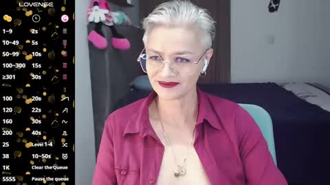 Snapshot of scarlett_paris chatting on 02.19.25 Scarlett online show from 02.19.25