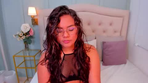 Snapshot of scarlett_rouss_ chatting on 09.24.25 Scarlett online show from 09.24.25