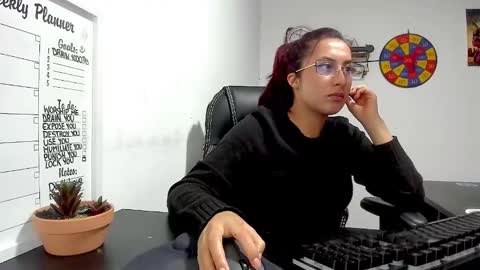 Snapshot of scarlett_sen chatting on 12.02.24 Mistress Scarlett online show from 12.02.24