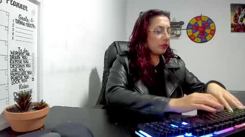 Snapshot of scarlett_sen chatting on 12.03.24 Mistress Scarlett online show from 12.03.24