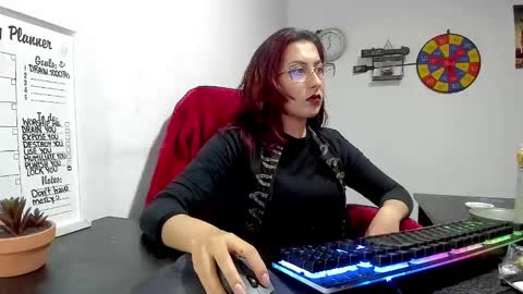 Snapshot of scarlett_sen chatting on 12.17.24 Mistress Scarlett online show from 12.17.24