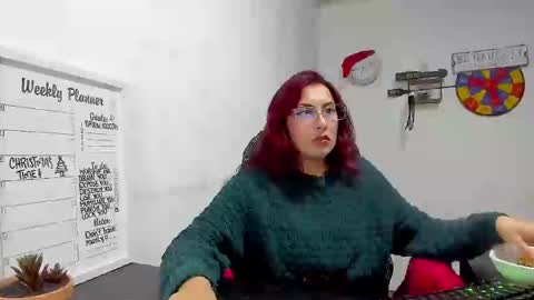 Snapshot of scarlett_sen chatting on 12.19.24 Mistress Scarlett online show from 12.19.24