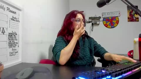 Snapshot of scarlett_sen chatting on 12.19.24 Mistress Scarlett online show from 12.19.24