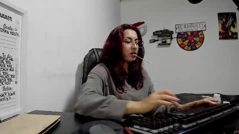 Snapshot of scarlett_sen chatting on 12.27.24 Mistress Scarlett online show from 12.27.24