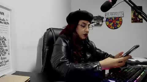 Snapshot of scarlett_sen chatting on 12.28.24 Mistress Scarlett online show from 12.28.24