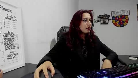 Snapshot of scarlett_sen chatting on 01.03.25 Mistress Scarlett online show from 01.03.25