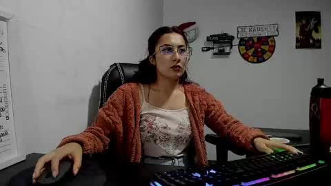 Snapshot of scarlett_sen chatting on 01.04.25 Mistress Scarlett online show from 01.04.25