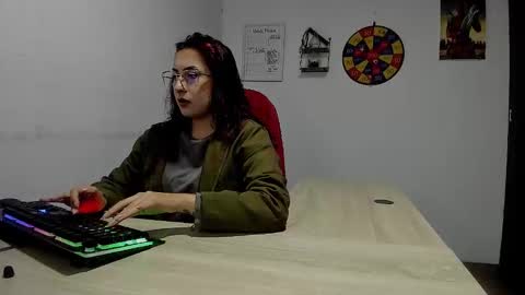 Snapshot of scarlett_sen chatting on 01.23.25 Mistress Scarlett online show from 01.23.25