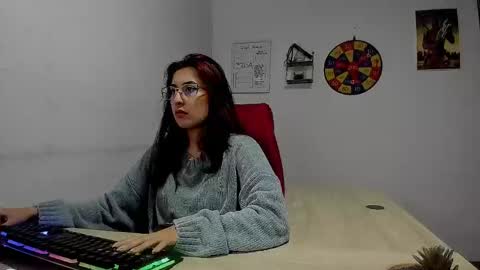 Snapshot of scarlett_sen chatting on 01.27.25 Mistress Scarlett online show from 01.27.25