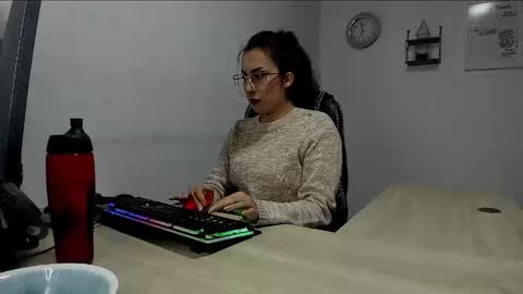 Snapshot of scarlett_sen chatting on 01.28.25 Mistress Scarlett online show from 01.28.25