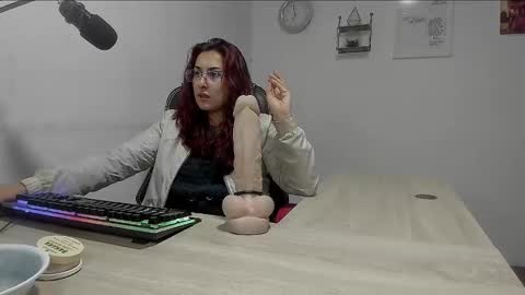 Snapshot of scarlett_sen chatting on 01.29.25 Mistress Scarlett online show from 01.29.25