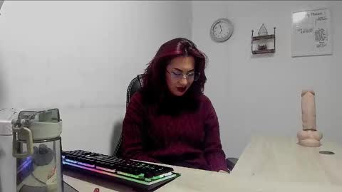 Snapshot of scarlett_sen chatting on 01.30.25 Mistress Scarlett online show from 01.30.25