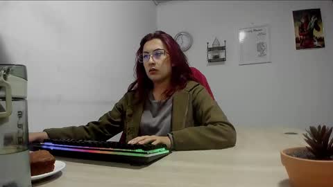 Snapshot of scarlett_sen chatting on 02.18.25 Mistress Scarlett online show from 02.18.25