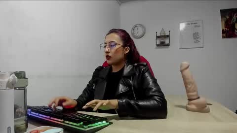 Snapshot of scarlett_sen chatting on 02.25.25 Mistress Scarlett online show from 02.25.25