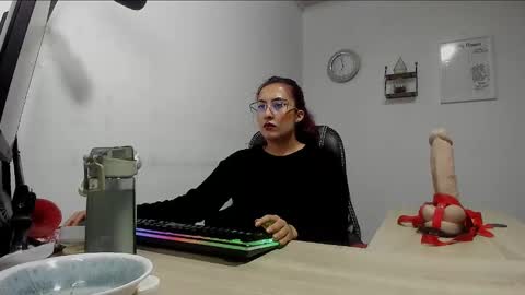 Snapshot of scarlett_sen chatting on 02.25.25 Mistress Scarlett online show from 02.25.25