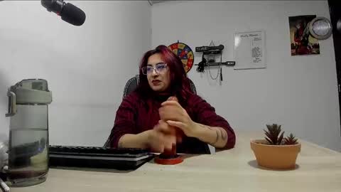 Snapshot of scarlett_sen chatting on 03.10.25 Mistress Scarlett online show from 03.10.25