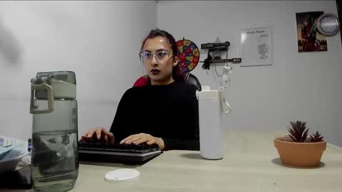 Snapshot of scarlett_sen chatting on 03.11.25 Mistress Scarlett online show from 03.11.25