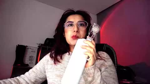 Snapshot of scarlett_sen chatting on 09.12.25 Mistress Scarlett online show from 09.12.25