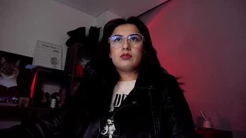 Snapshot of scarlett_sen chatting on 10.10.25 Mistress Scarlett online show from 10.10.25