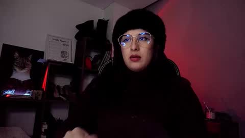 Snapshot of scarlett_sen chatting on 10.14.25 Mistress Scarlett online show from 10.14.25