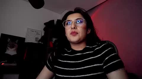 Snapshot of scarlett_sen chatting on 10.18.25 Mistress Scarlett online show from 10.18.25