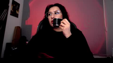 Snapshot of scarlett_sen chatting on 10.22.25 Mistress Scarlett online show from 10.22.25