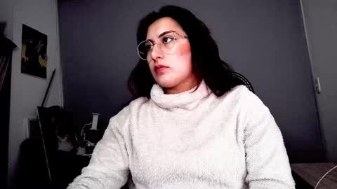 Snapshot of scarlett_sen chatting on 11.10.25 Mistress Scarlett online show from 11.10.25