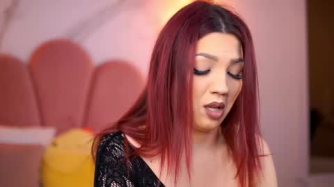 Snapshot of scarlett_veyra chatting on 12.23.25 Foxi online show from 12.23.25