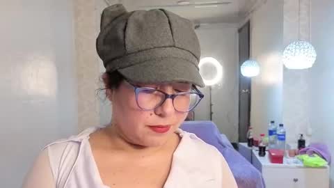 Snapshot of scarlett_widow chatting on 12.21.25 scarlett_widow online show from 12.21.25